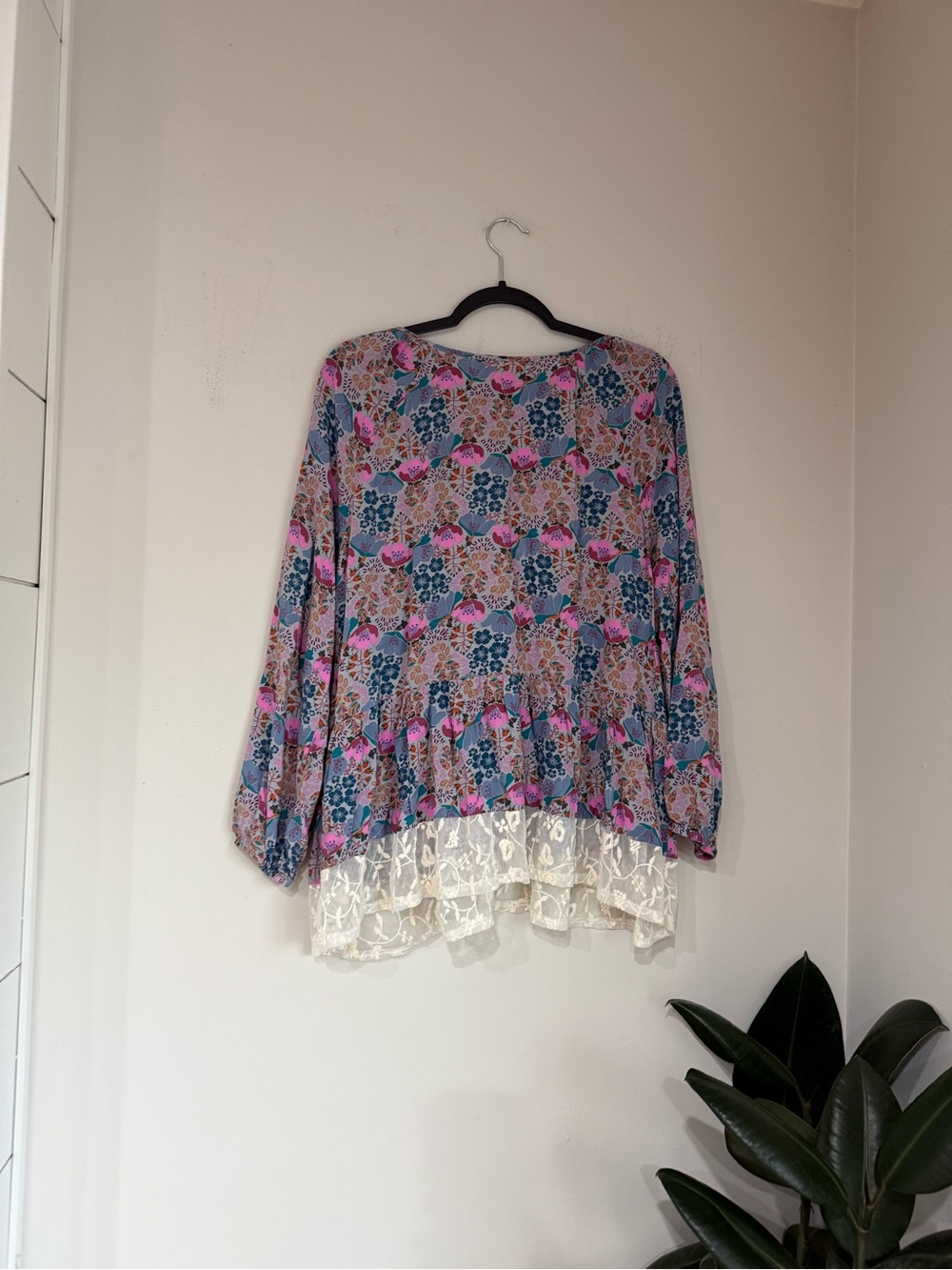 Matilda Jane Floral Boho Peplum Lace Trim Tie Neck Blouse Top Size L - Picture 3 of 7